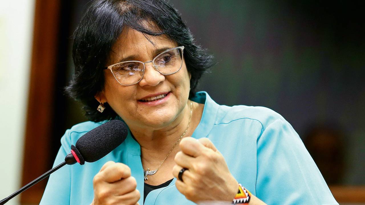 Damares respondeu a críticas sobre projeto de abstinência sexual