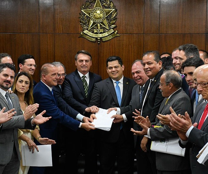 Entenda as propostas entregues por Guedes e Bolsonaro ao Senado