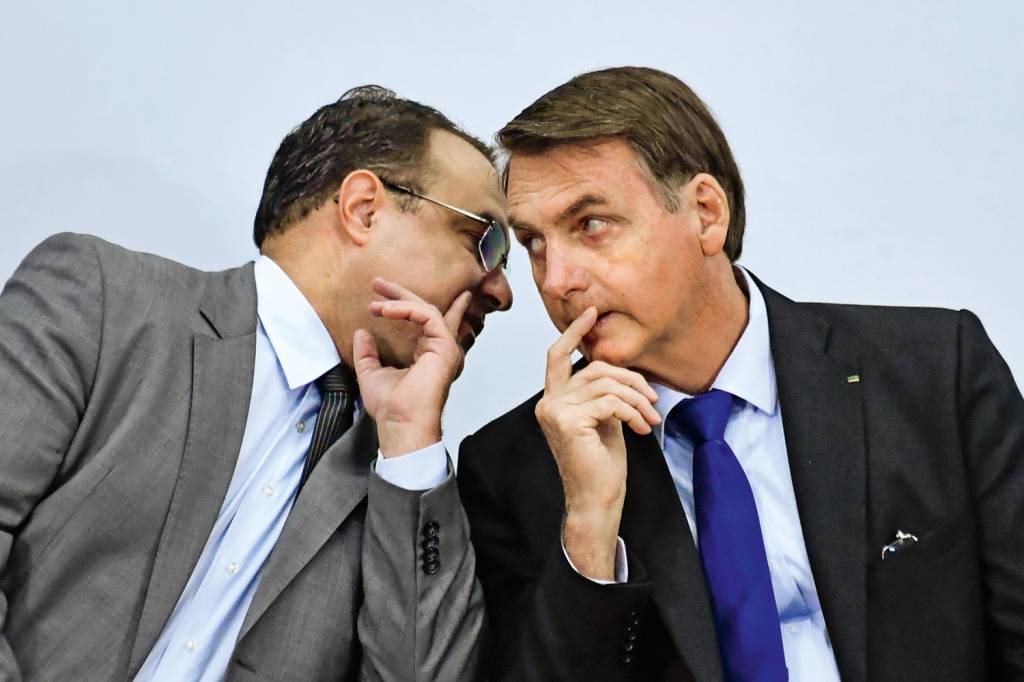 Bolsonaro e o ministro Jorge Oliveira Bolsonaro e o ministro Jorge Oliveira