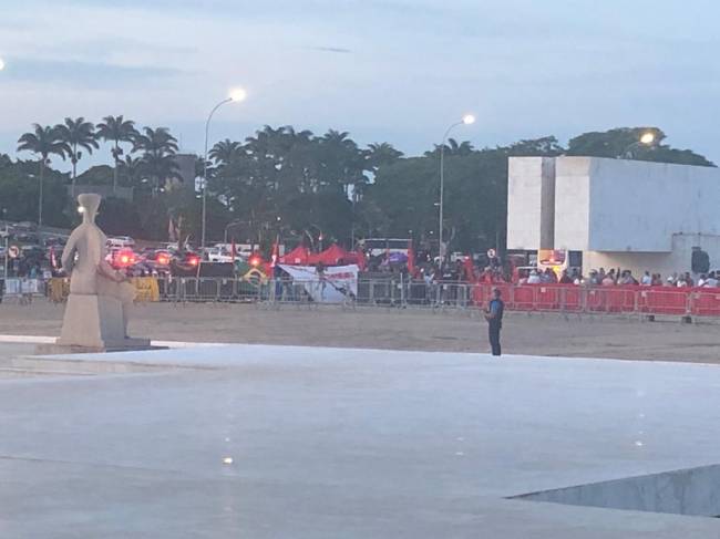 Manifestantes no STF