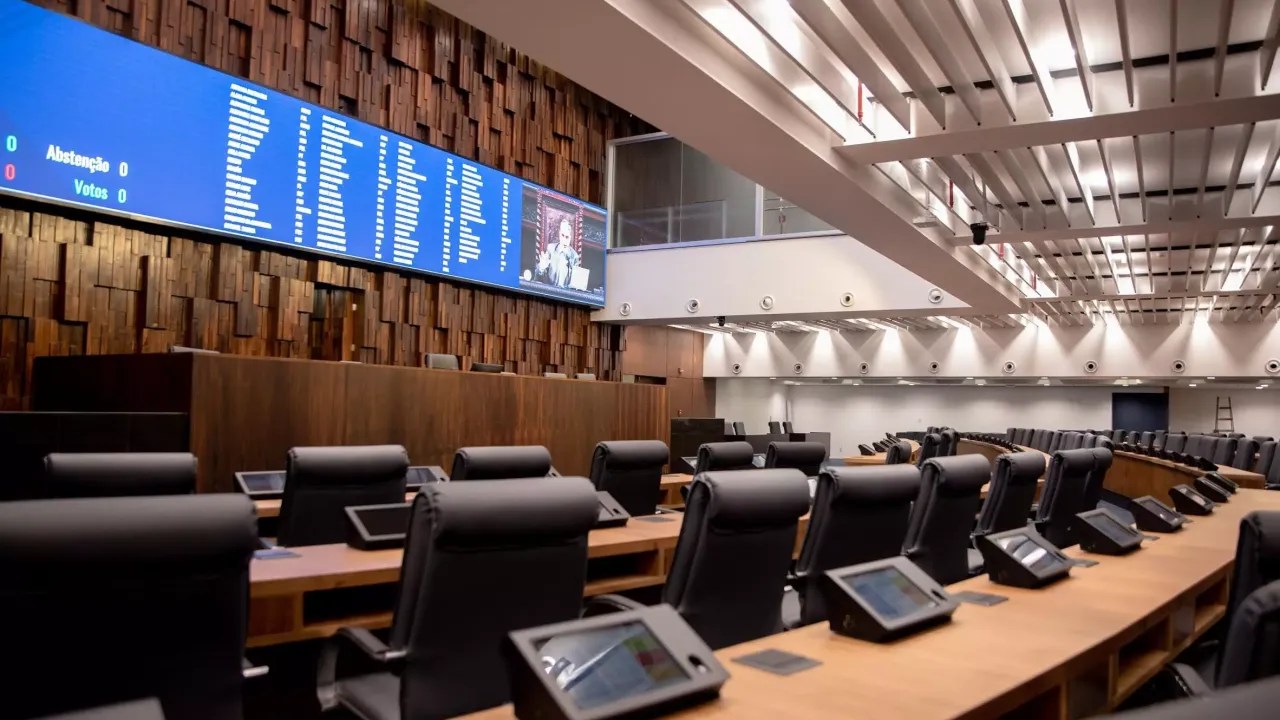 Nos bastidores, Alerj já tem políticos em negociação pela próxima presidência