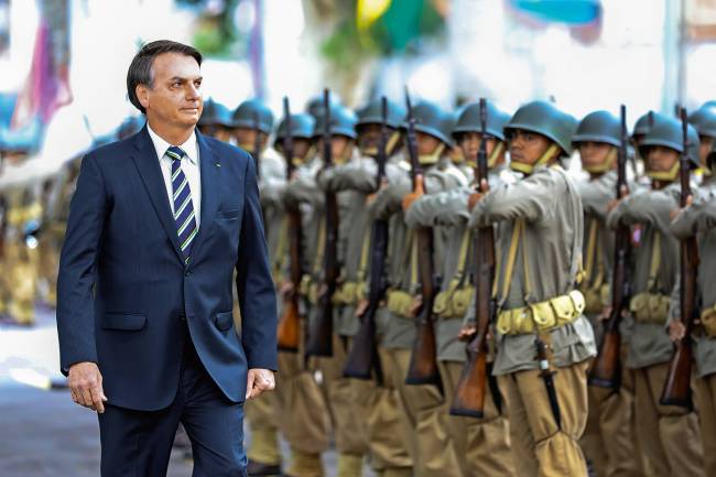 Quase 80% dos brasileiros rejeitam o retorno de um regime autoritário