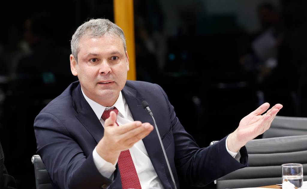 Após condenação de Bolsonaro, líder petista homenageia mortos da ditadura