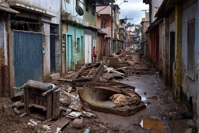 Danos causados pelas chuvas torrenciais após o transbordamento do córrego Da Prata, em Raposos, região metropolitana de Belo Horizonte, em 28 de janeiro Danos causados pelas chuvas torrenciais após o transbordamento do córrego Da Prata, em Raposos, região metropolitana de Belo Horizonte, em 28 de janeiro