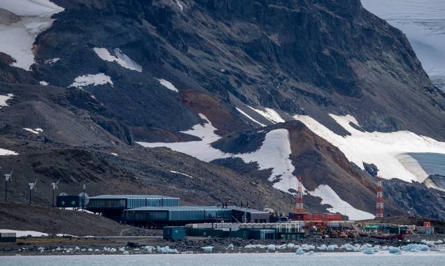 Chegada à Península Antártica foi marcada por geleiras, no Estreito de Nelson, e pela paisagem da Baía do Almirantado Chegada à Península Antártica foi marcada por geleiras, no Estreito de Nelson, e pela paisagem da Baía do Almirantado