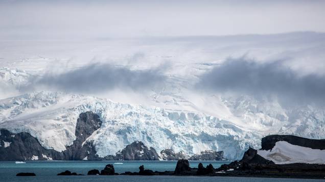 Chegada à Península Antártica foi marcada por geleiras, no Estreito de Nelson, e pela paisagem da Baía do Almirantado Chegada à Península Antártica foi marcada por geleiras, no Estreito de Nelson, e pela paisagem da Baía do Almirantado
