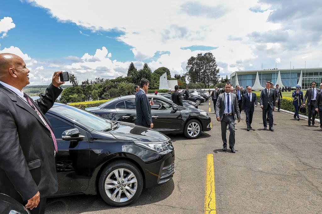 CARROS-OFICIAIS-GOVERNO-BOLSONARO-2019-23.jpg QUE GARAGEM - Parte da frota de 102 carros: o especialista em gestão Vicente Falconi ia ajudar a cortar os excessos