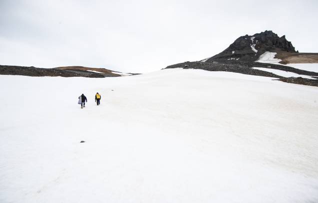 Durante o verão antártico, entre novembro e o fim de fevereiro, há pouca neve no entorno da base brasileira Durante o verão antártico, entre novembro e o fim de fevereiro, há pouca neve no entorno da base brasileira
