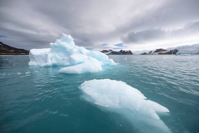 O verão antártico é marcado por paisagens de gelo solto no mar O verão antártico é marcado por paisagens de gelo solto no mar