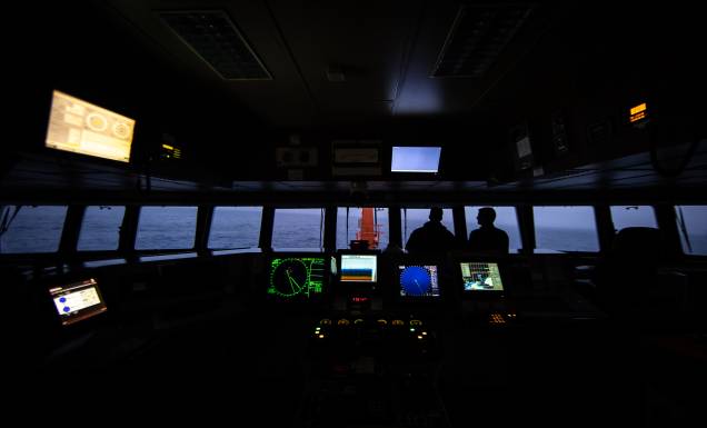 Vista noturna do Passadiço, o centro de controle, do Navio Polar Almirante Maximiano Vista noturna do Passadiço, o centro de controle, do Navio Polar Almirante Maximiano
