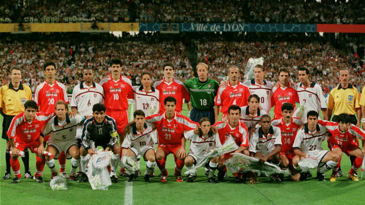 Times de Irã e Estados Unidos se uniram antes da partida pela Copa do Mundo de 1998