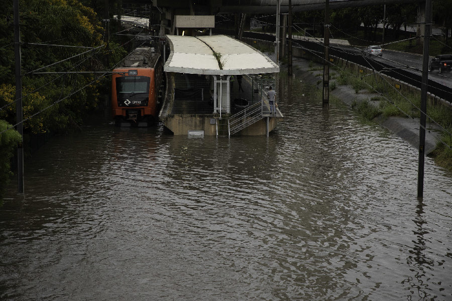 Estação linha esmeralda alagada (1)