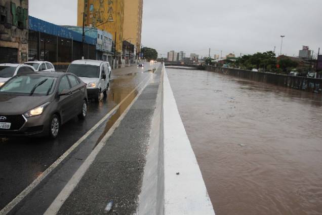 Rio Tamanduateí com risco de transbordamento após fortes chuvas Rio Tamanduateí com risco de transbordamento após fortes chuvas