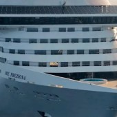 Cruzeiros musicais transformam mar do Rio em palco para grandes shows