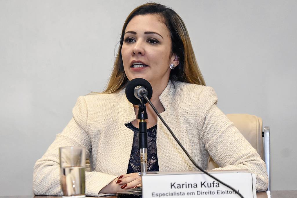 KARINA-KUFA-2019-2.jpg A advogada de Bolsonaro, Karina Kufa -
