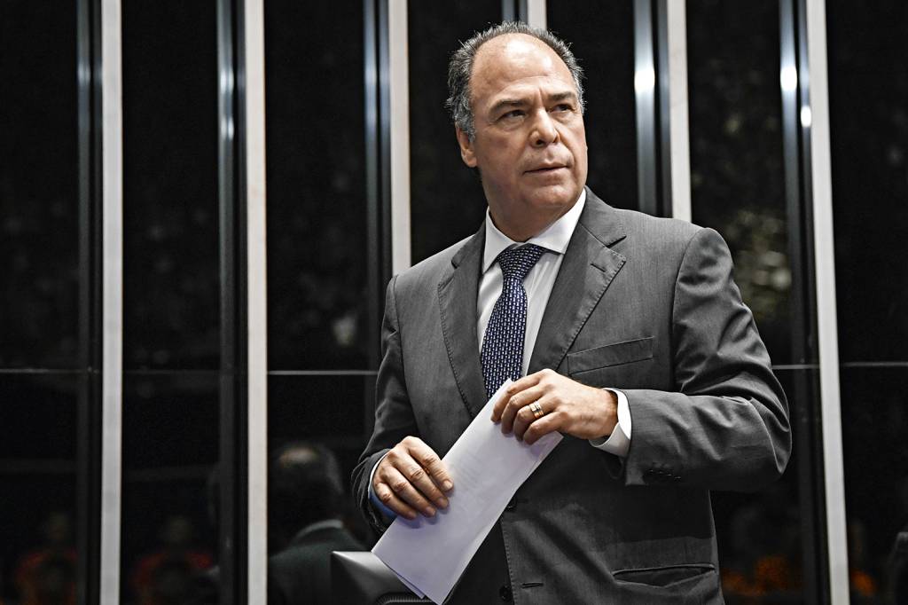 Emendas de senador podem tirar até R$ 15 bilhões de estados e municípios