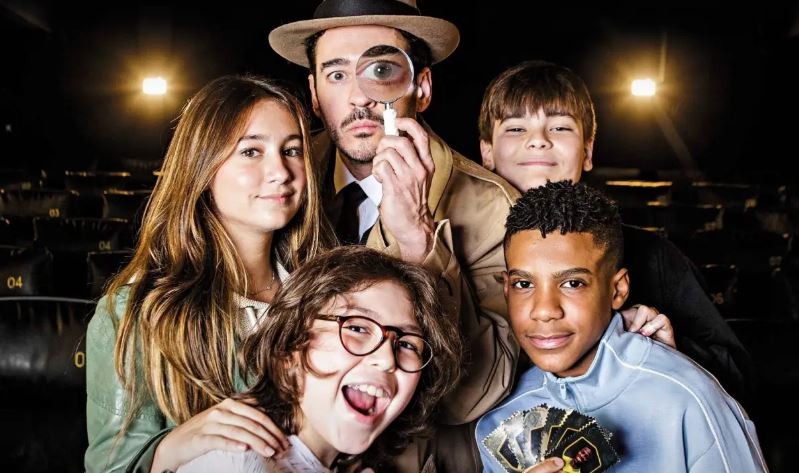 'O Gênio do Crime' vira filme e une gerações com tradição das figurinhas