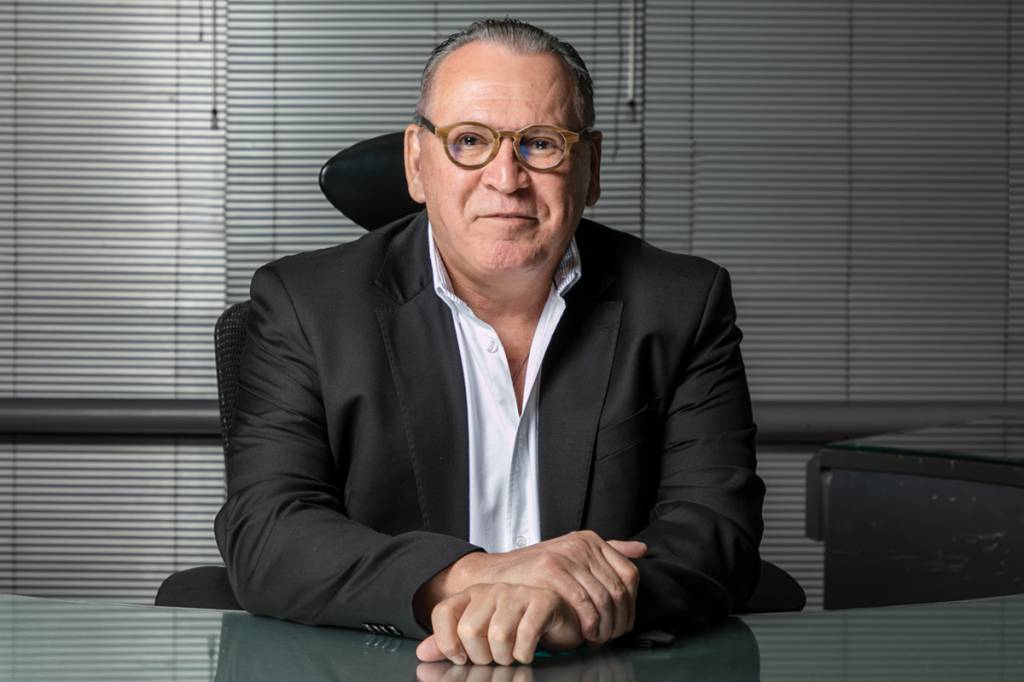 Ultrafarma notifica judicialmente rede de farmácias concorrente