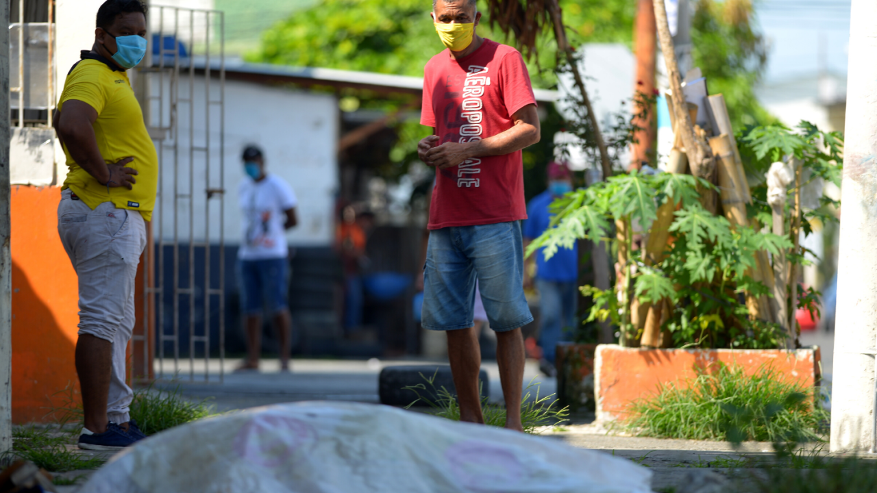 Corpos são jogados no meio da rua em Guayaquil