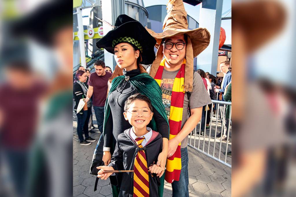 Fantastic Beasts: The Crimes of Grindelwald Fans First Event at The Wizarding World of Harry Potter at Universal Studios Hollywood, Los Angeles, USA – 3 Nov 2018 Fantastic Beasts: The Crimes of Grindelwald Fans First Event at The Wizarding World of Harry Potter at Universal Studios Hollywood, Los Angeles, USA – 3 Nov 2018