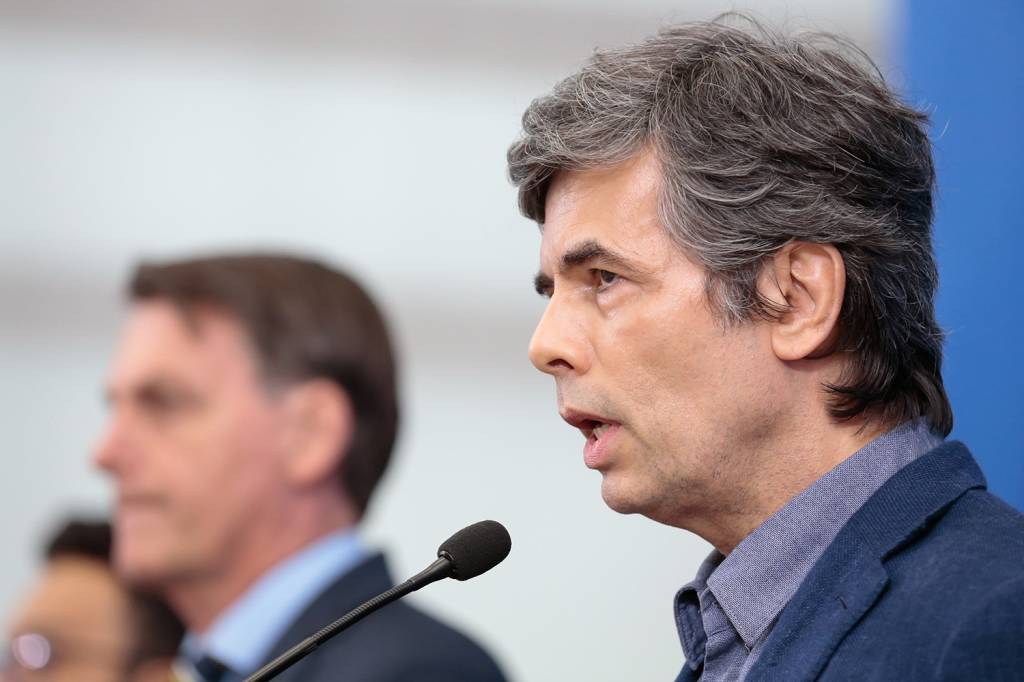 “Entrou no terreno do desrespeito”, disse Teich sobre atitude de Bolsonaro