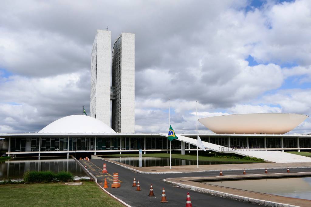 Cresce o risco de um “apagão” nos serviços públicos federais