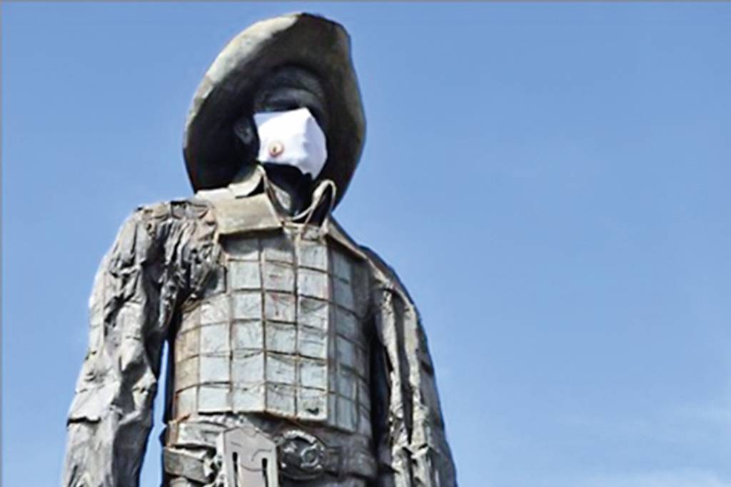 ESTATUA COM MASCARA.jpg ESTATUA COM MASCARA.jpg