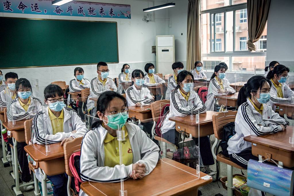 Senior High School Graduation Class Reopen In Wuhan After Months-Long Lockdown Senior High School Graduation Class Reopen In Wuhan After Months-Long Lockdown