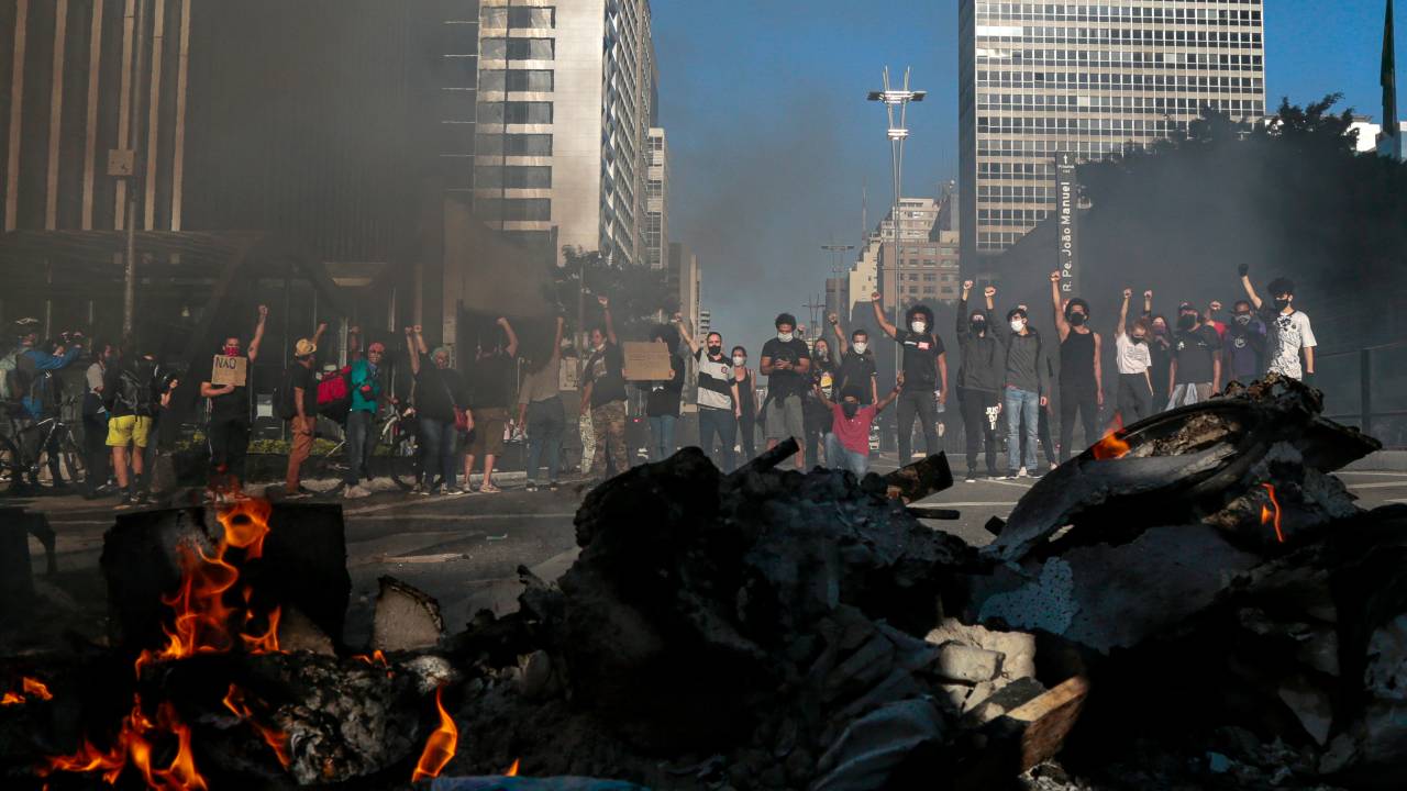Protestos na Avenida Paulista contra e pró-Bolsonaro