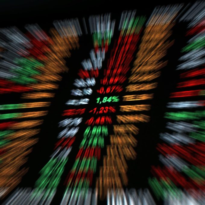 Ibovespa cai com ressaca da superquarta e receios de inflação global