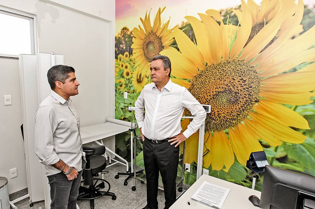 Adversários, Rui Costa (PT) e ACM Neto (DEM) se unem contra crise