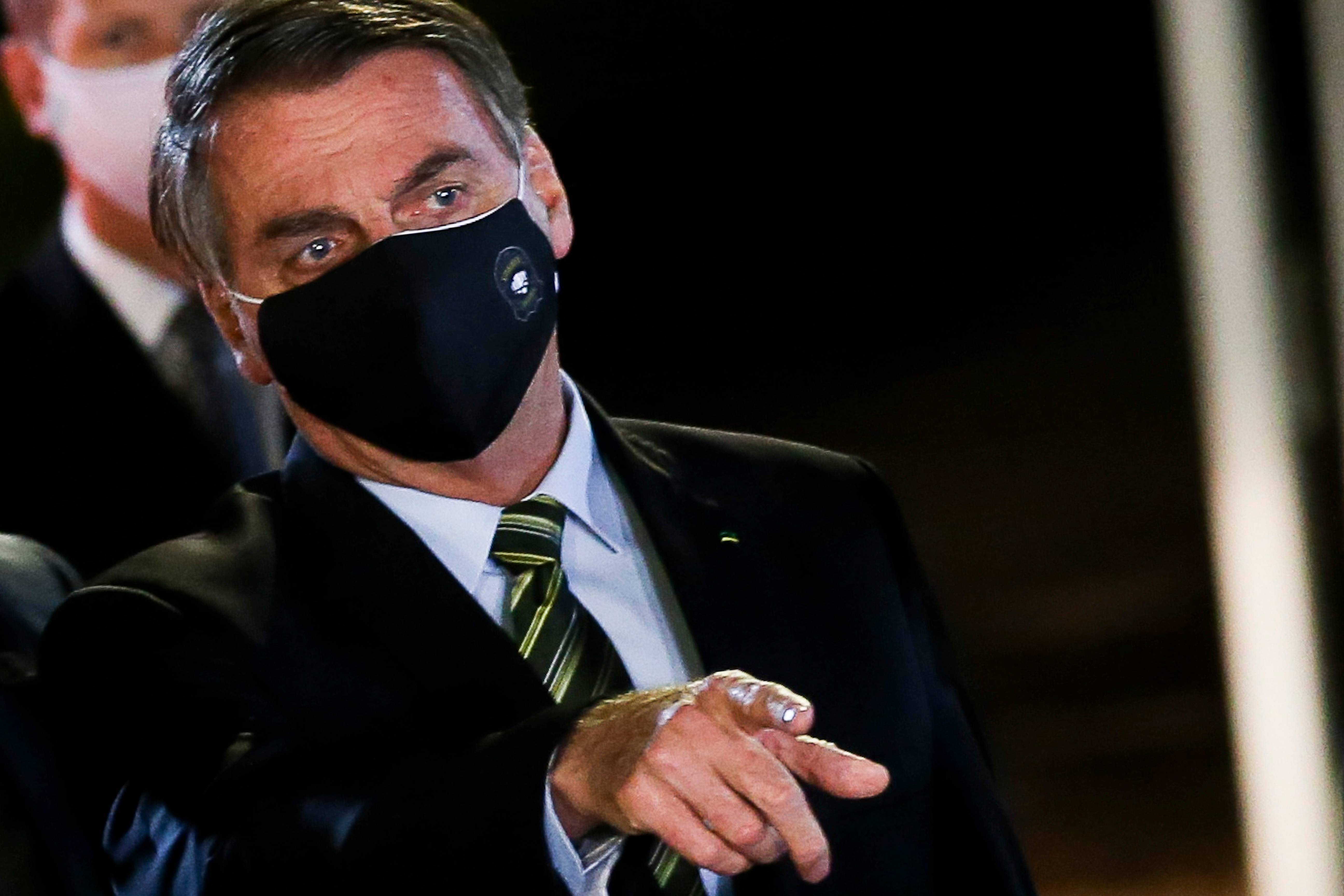 Bolsonaro defende imposto sobre transações e nega comparação com CPMF