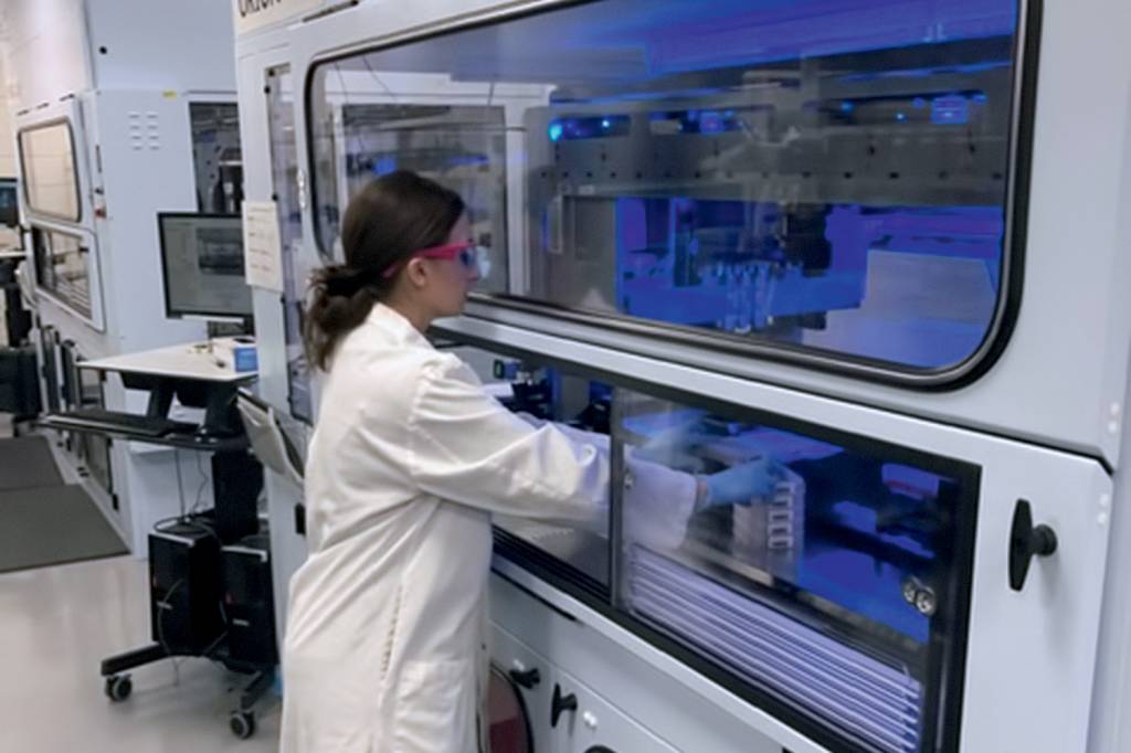 Scientists and researchers work on a potential vaccine for the coronavirus disease (COVID-19) at Pfizer’s laboratory Scientists and researchers work on a potential vaccine for the coronavirus disease (COVID-19) at Pfizer’s laboratory