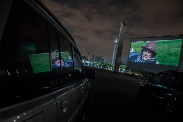 Sessão de cinema ao ar livre "Belas Artes Drive-in" realizada no Memorial da América Latina, em São Paulo Sessão de cinema ao ar livre "Belas Artes Drive-in" realizada no Memorial da América Latina, em São Paulo