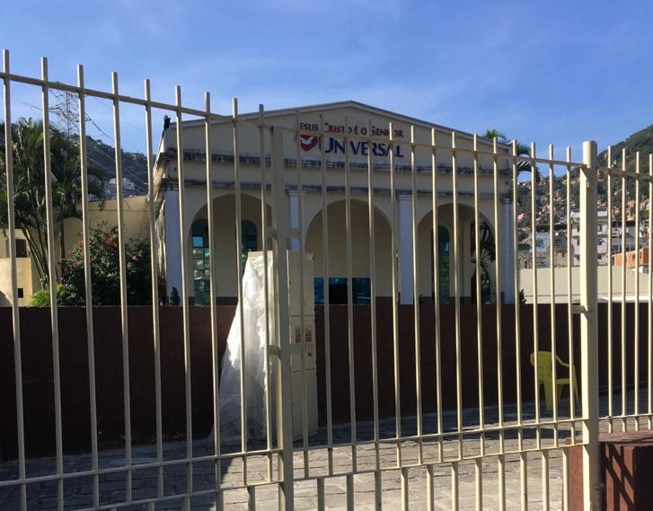 Tomógrafo instalado em igreja na Rocinha ainda não funciona