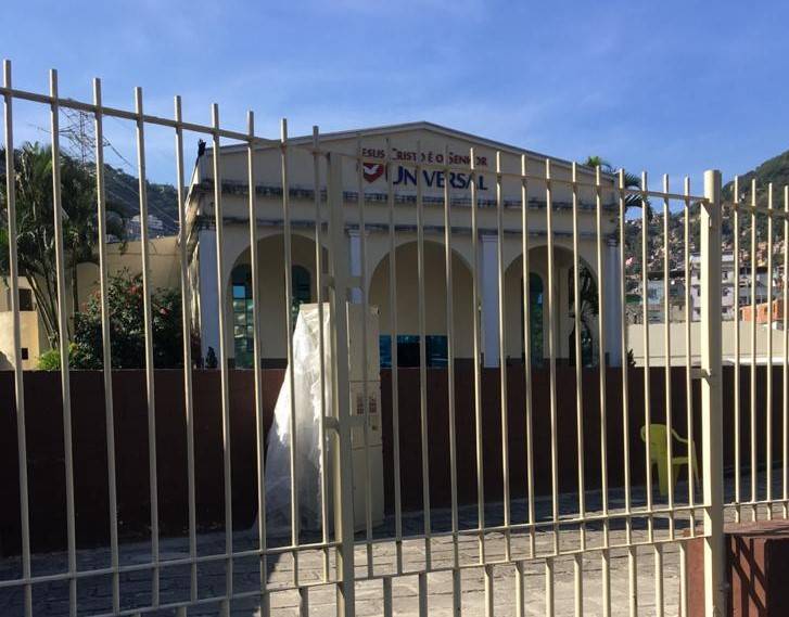 Tomógrafo instalado em igreja na Rocinha ainda não funciona