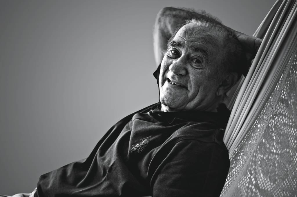 Renato Aragão conta como a rotina nas redes o mantém “adolescente”