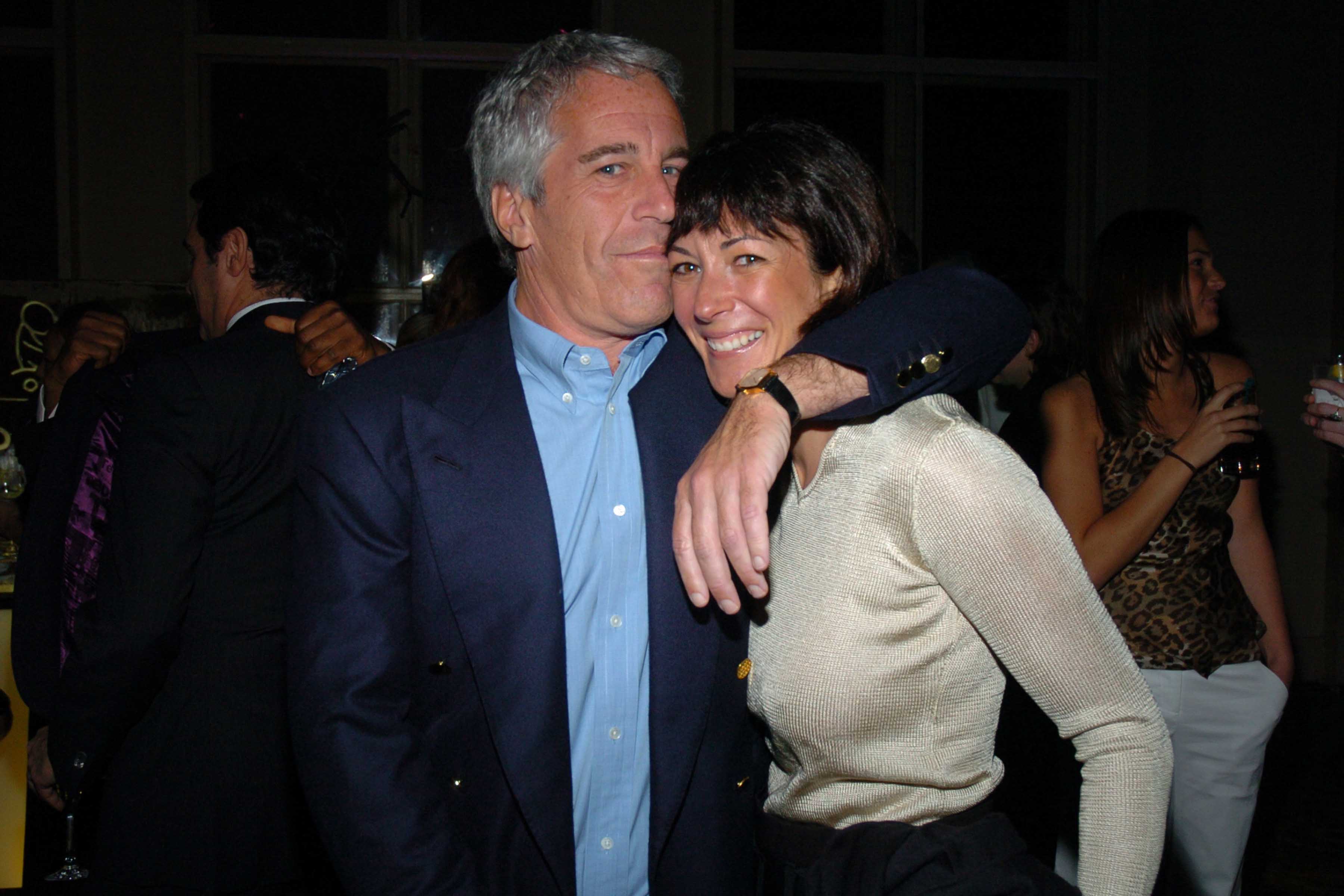 Após aprovação de lei, juiz autoriza divulgação de arquivos relacionados a cúmplice de Epstein