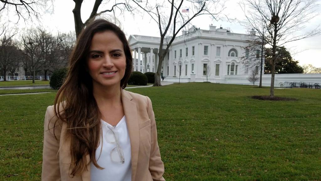 A repórter que tirou os correspondentes da Globo do eixo em 2022