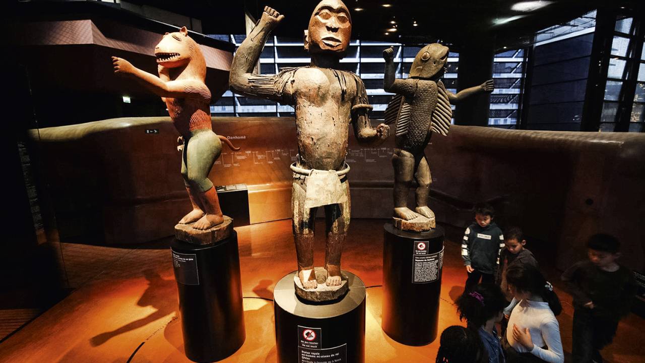 SAQUE - Bronzes de Benin: expedição militar inglesa removeu mais de 1 000 peças do palácio do antigo reino africano -