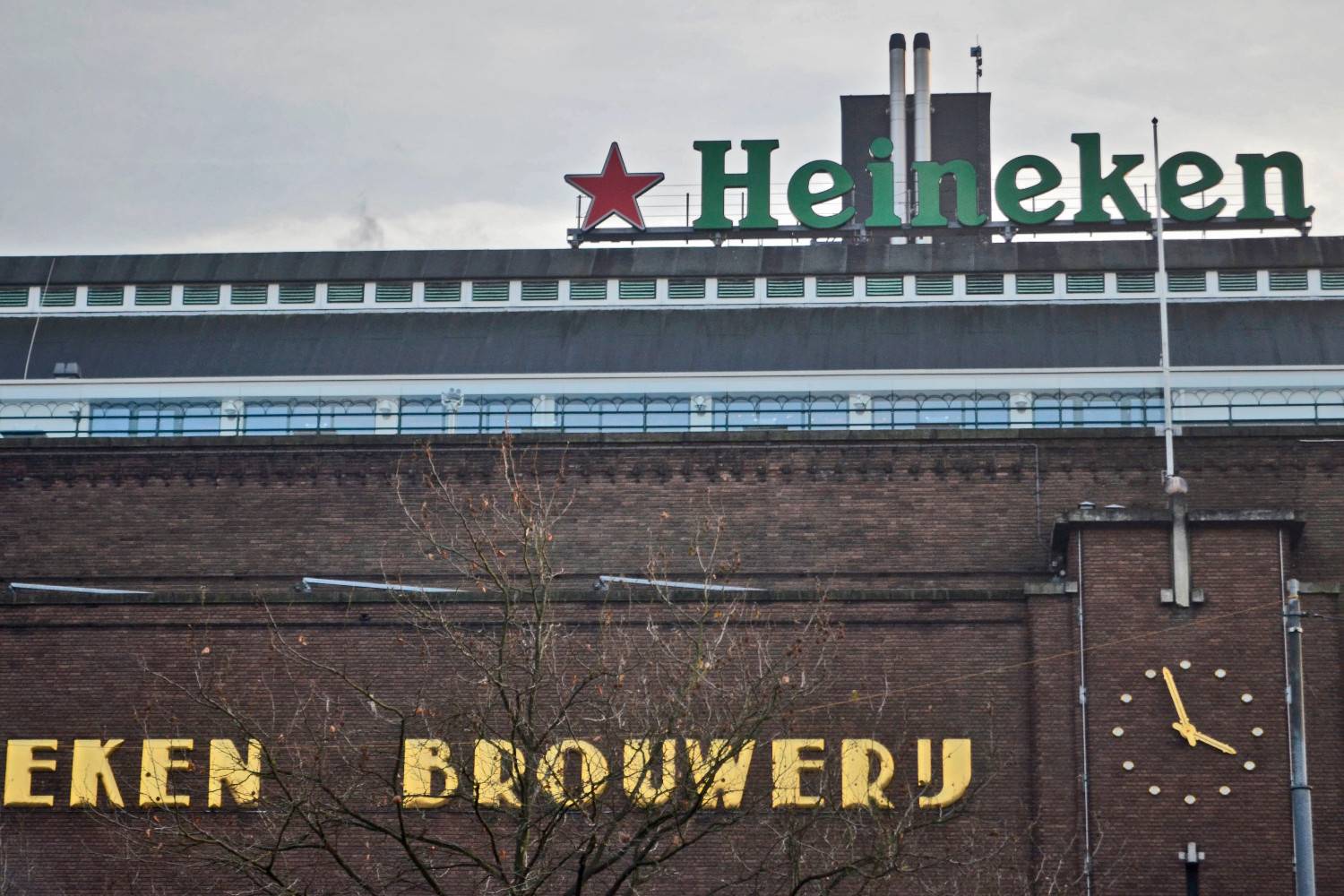 Heineken vai cortar até 6 mil empregos diante de queda nas vendas de cerveja