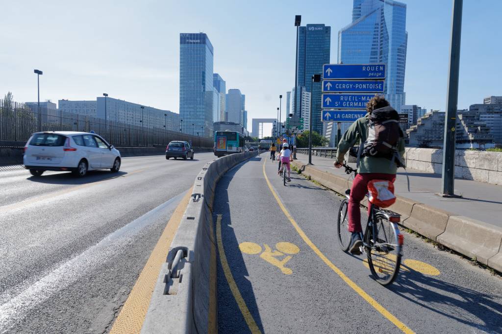 Pandemia aumenta demanda por bicicletas e ciclofaixas