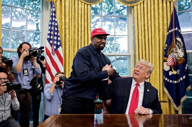8787_1BF11ED2377CD1D1.jpg Kanye West e Donald Trump se cumprimentam na Casa Branca
