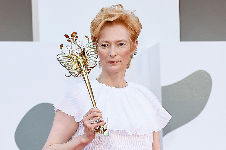 O elegância da inglesa Tilda Swinton em Veneza