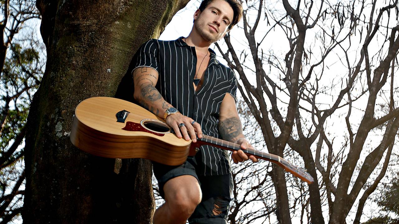 Alexandre Dreicon, 26 anos, cantor -