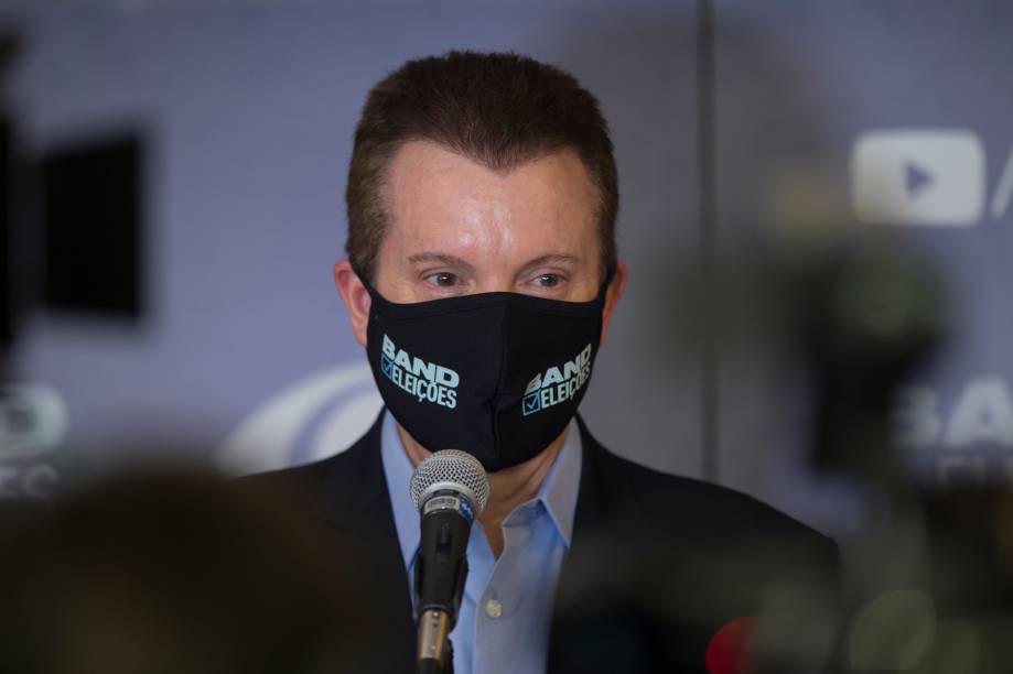 O candidato Celso Russomano (Republicanos) durante sua chegada ao primeiro debate eleitoral para a prefeitura de S&atilde;o Paulo -