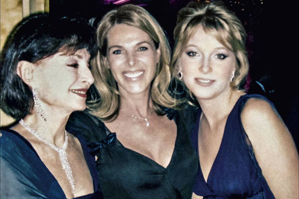 DOC—SEDUCED-INSIDE-THE-NXIVM-CULT-4.jpg DOC—SEDUCED-INSIDE-THE-NXIVM-CULT-4.jpg