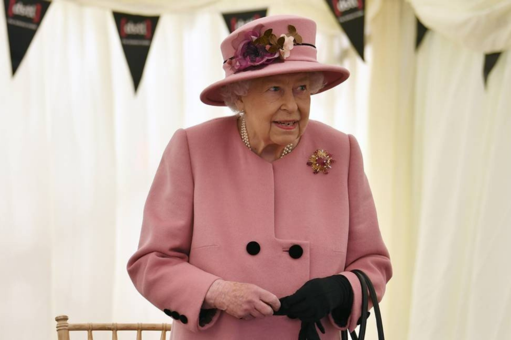 Rainha Elizabeth ficará mais duas semanas em repouso