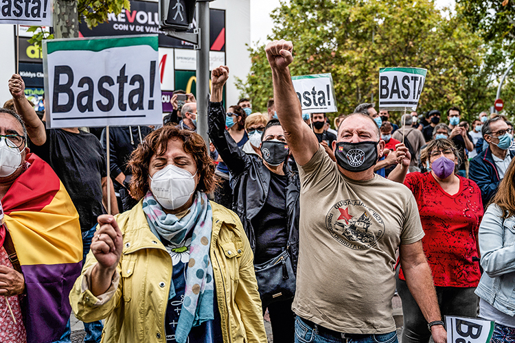 People protesting in Vallecas neighborhood against the new People protesting in Vallecas neighborhood against the new