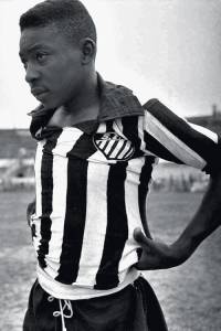 PELE – INSTAGRAM @PELE 10 2020.jpg Pelé assim que chegou ao Santos, na metade de década de 1950 -